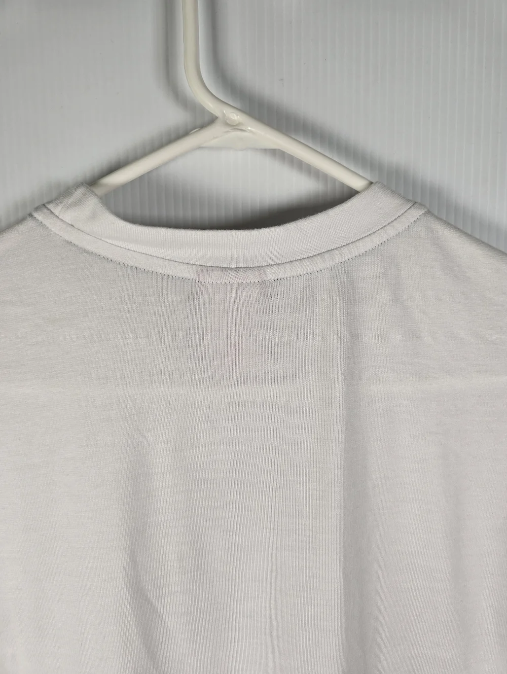 NWOT Nike Women's White Sportswear Essential Cropped Logo Tee Size Small